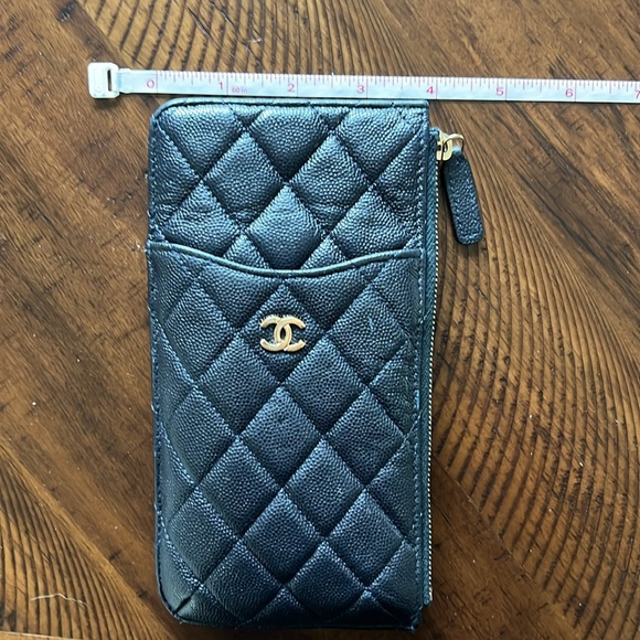 CHANEL Quilted Diamond cardholder zipped wallet. Gently used Navy Blue. - Picture 6 of 11